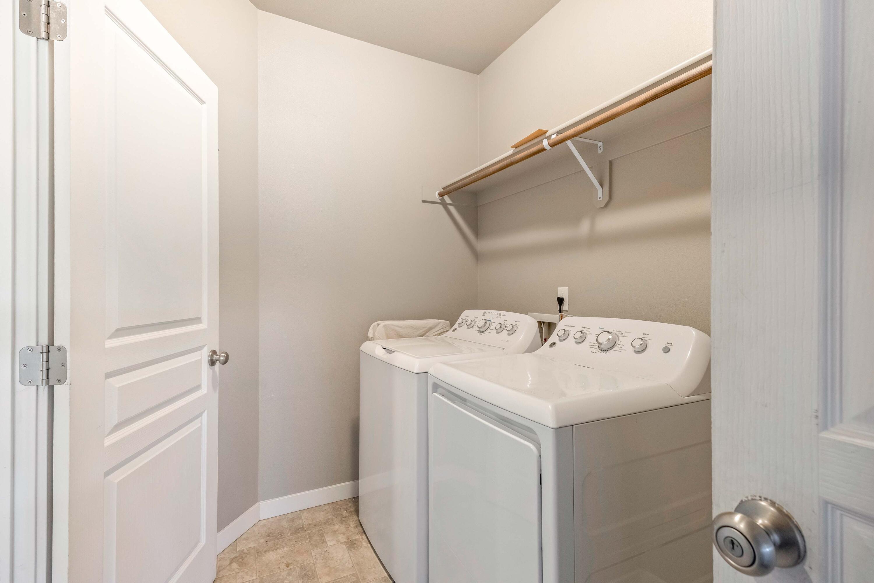 2510 Northwest Hemlock Way Redmond, OR 97756 - Photo 20 of 32 a utility room with dryer and washer