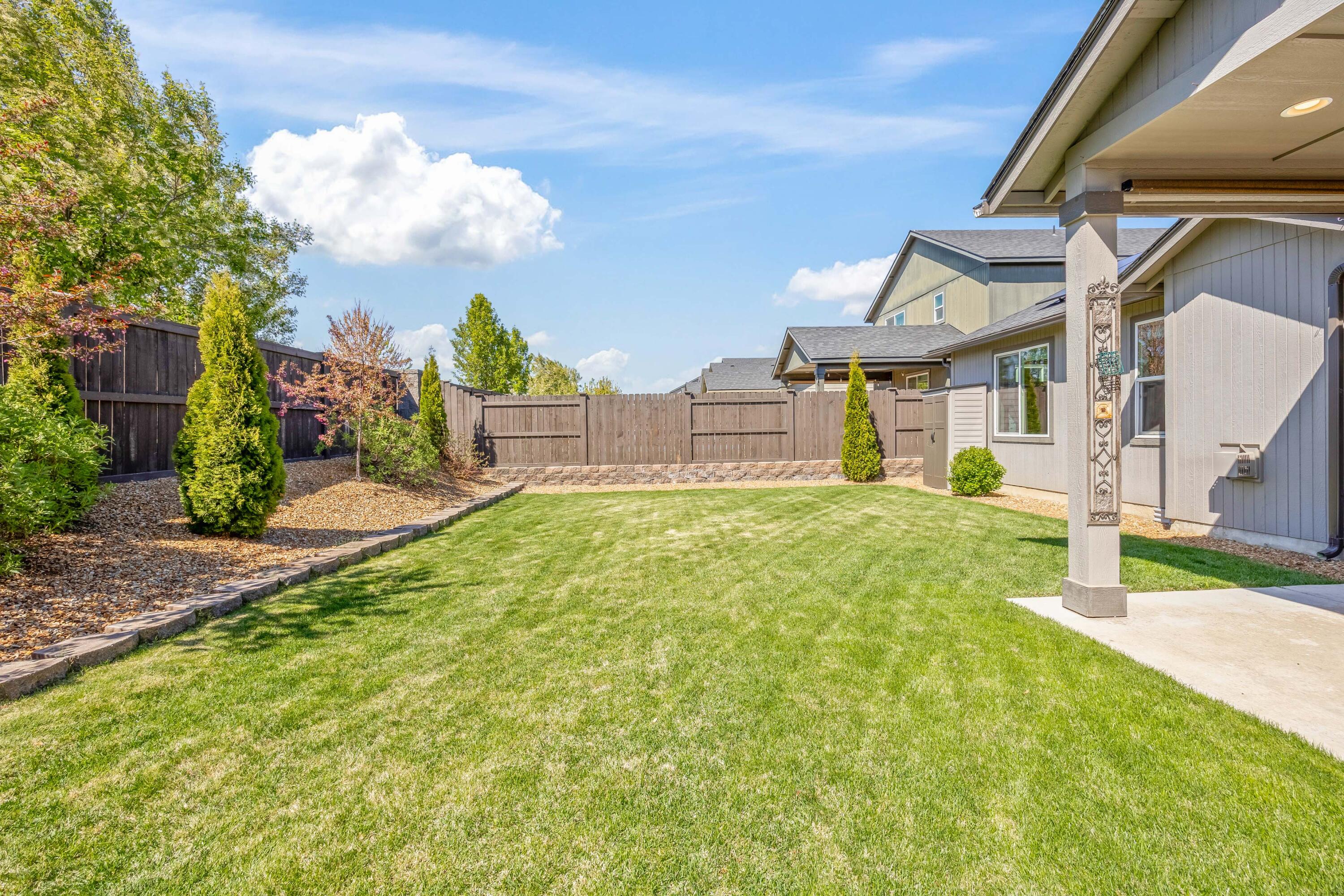 2510 Northwest Hemlock Way Redmond, OR 97756 - Photo 23 of 32 a house with garden in front of it