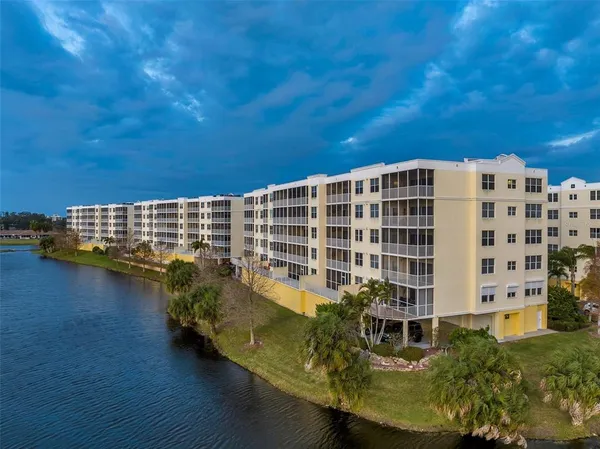 $369,990 | 1200 Country Club Drive, Unit 1404, Largo, FL 33771