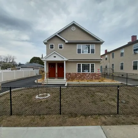 $3,200 | 343 Jackson Street, Unit 4, Hempstead, NY 11550