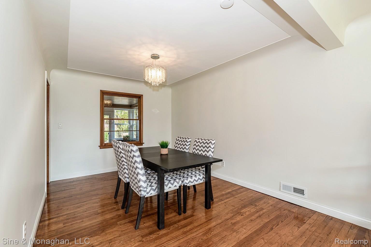 2659 Chicago Road Warren, MI 48092 - Photo 8 of 47 Dinning room with fresh paint