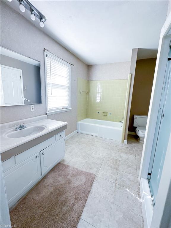 143 Junction Road Mocksville, NC 27028 - Photo 19 of 28 Primary/upper bath