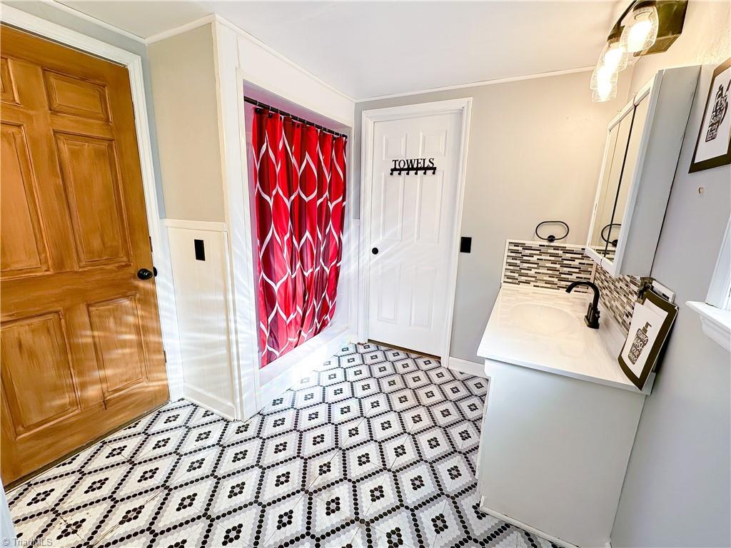 143 Junction Road Mocksville, NC 27028 - Photo 22 of 28 lower bath