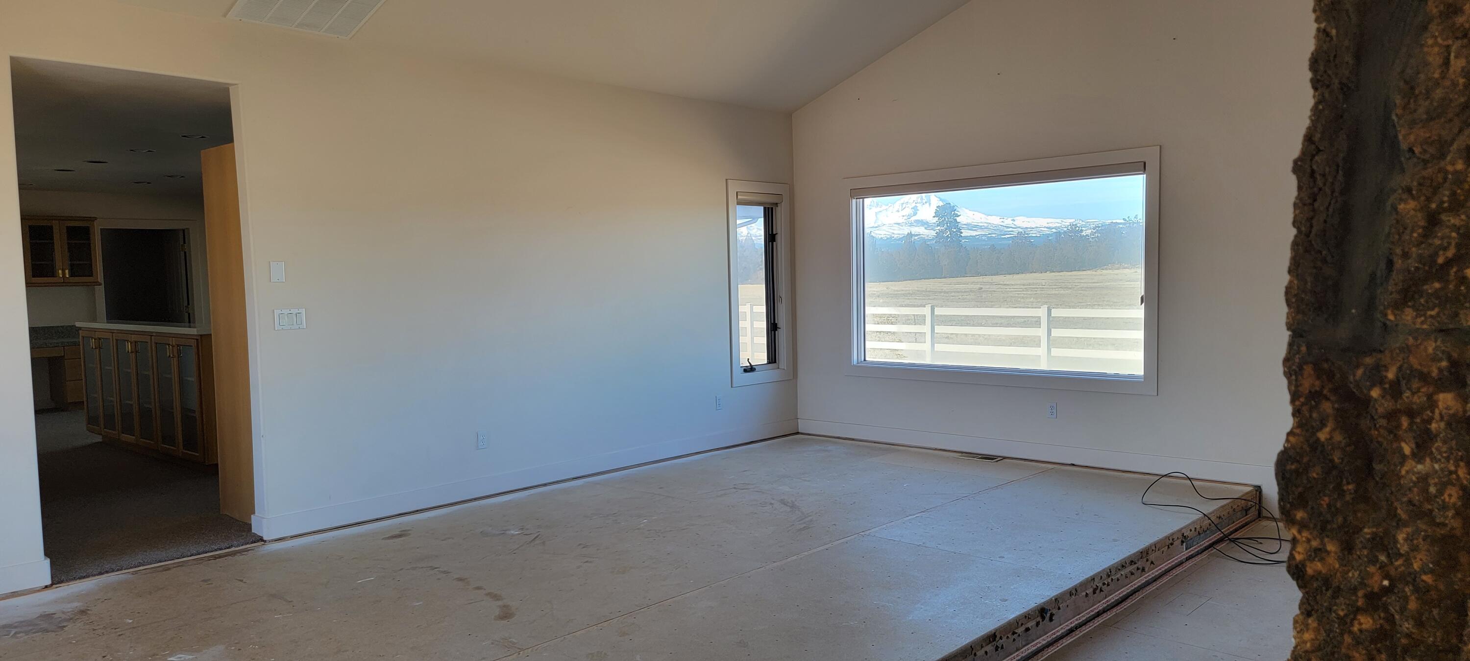 68290 George Cyrus Road Sisters, OR 97759 - Photo 17 of 52 Dining Area
