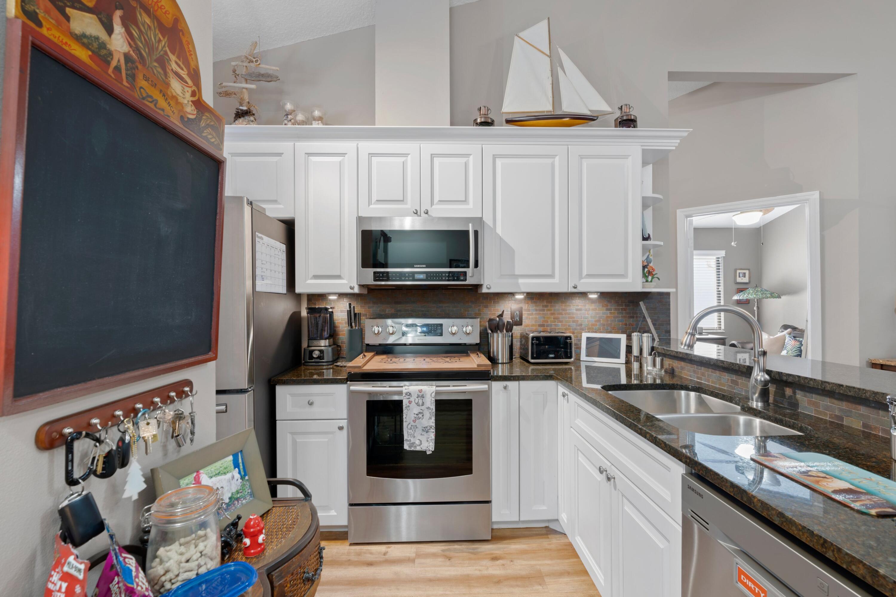 805 Harbour Pointe Way Greenacres, FL 33413 - Photo 5 of 27 DSC09319.jpg-SMALL