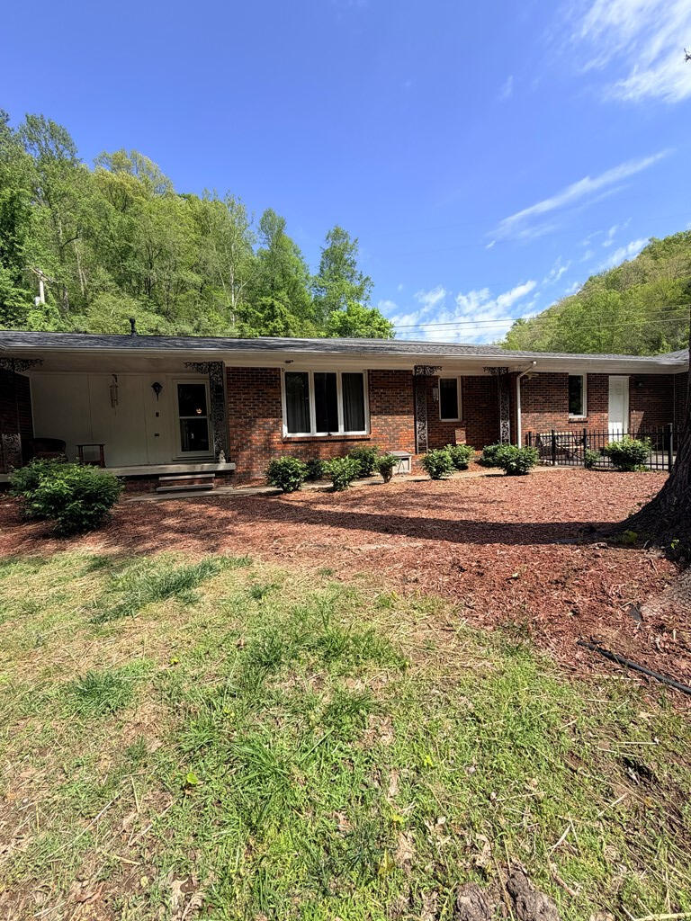 685 Mays Branch Road Prestonsburg, KY 41653 - Photo 8 of 36 128528_24