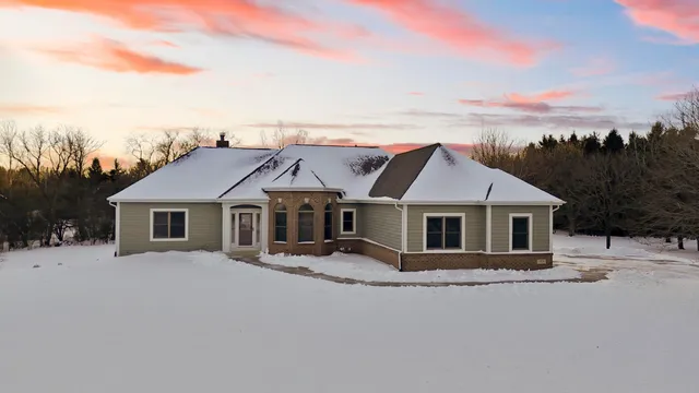 $699,900 | 573 Kettle Ridge, Richfield, WI 53017