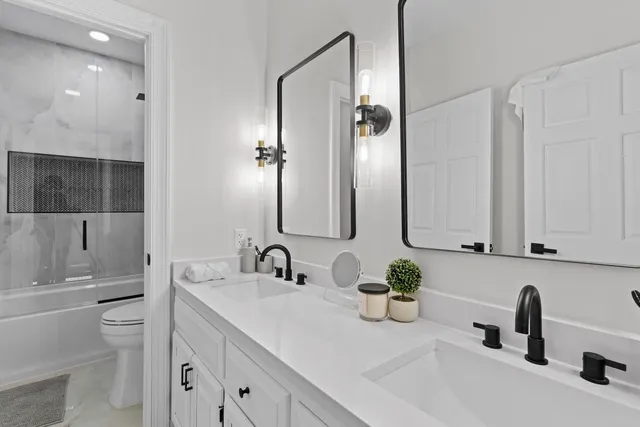 $699,900 | 573 Kettle Ridge, Richfield, WI 53017