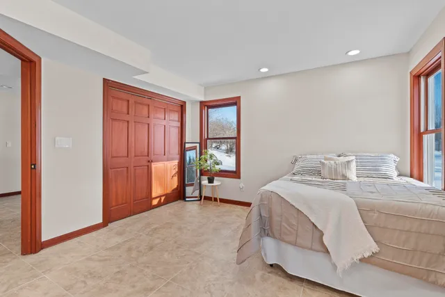 $699,900 | 573 Kettle Ridge, Richfield, WI 53017