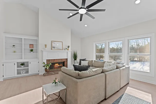 $699,900 | 573 Kettle Ridge, Richfield, WI 53017