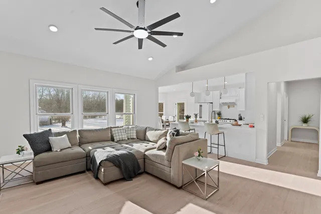 $699,900 | 573 Kettle Ridge, Richfield, WI 53017