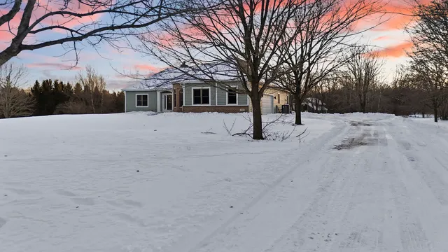 $699,900 | 573 Kettle Ridge, Richfield, WI 53017