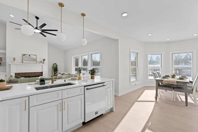 $699,900 | 573 Kettle Ridge, Richfield, WI 53017