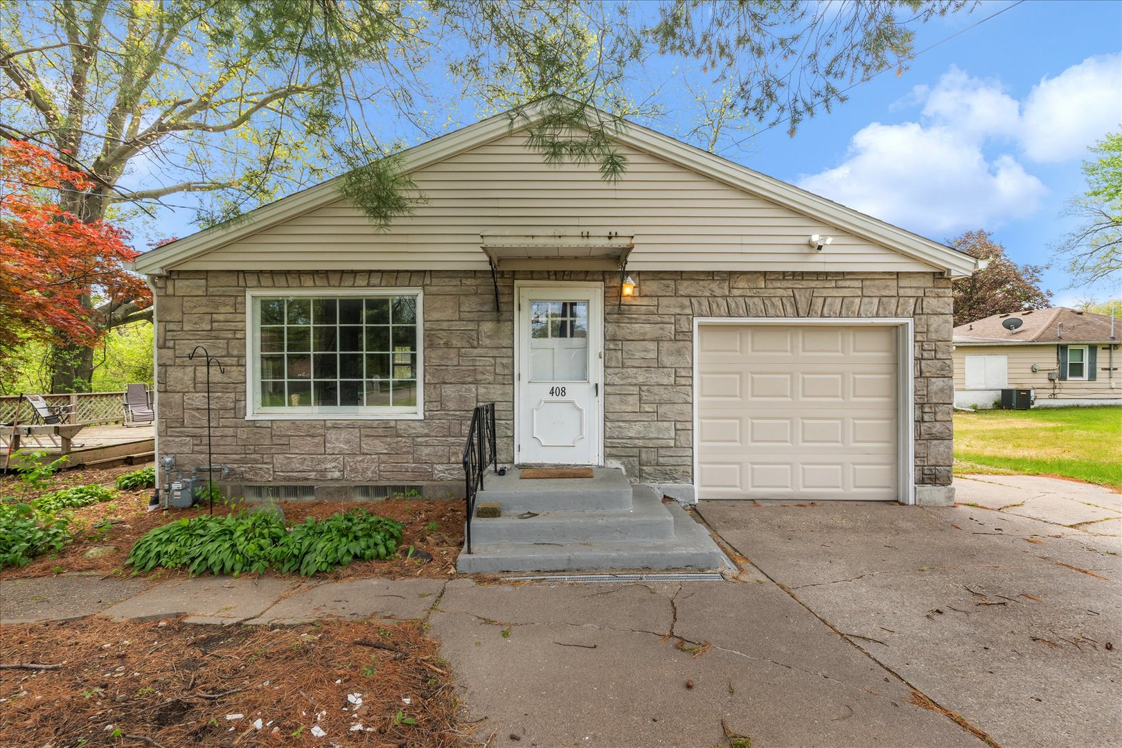 408 32nd Avenue Moline, IL 61265 - Photo 1 of 34
