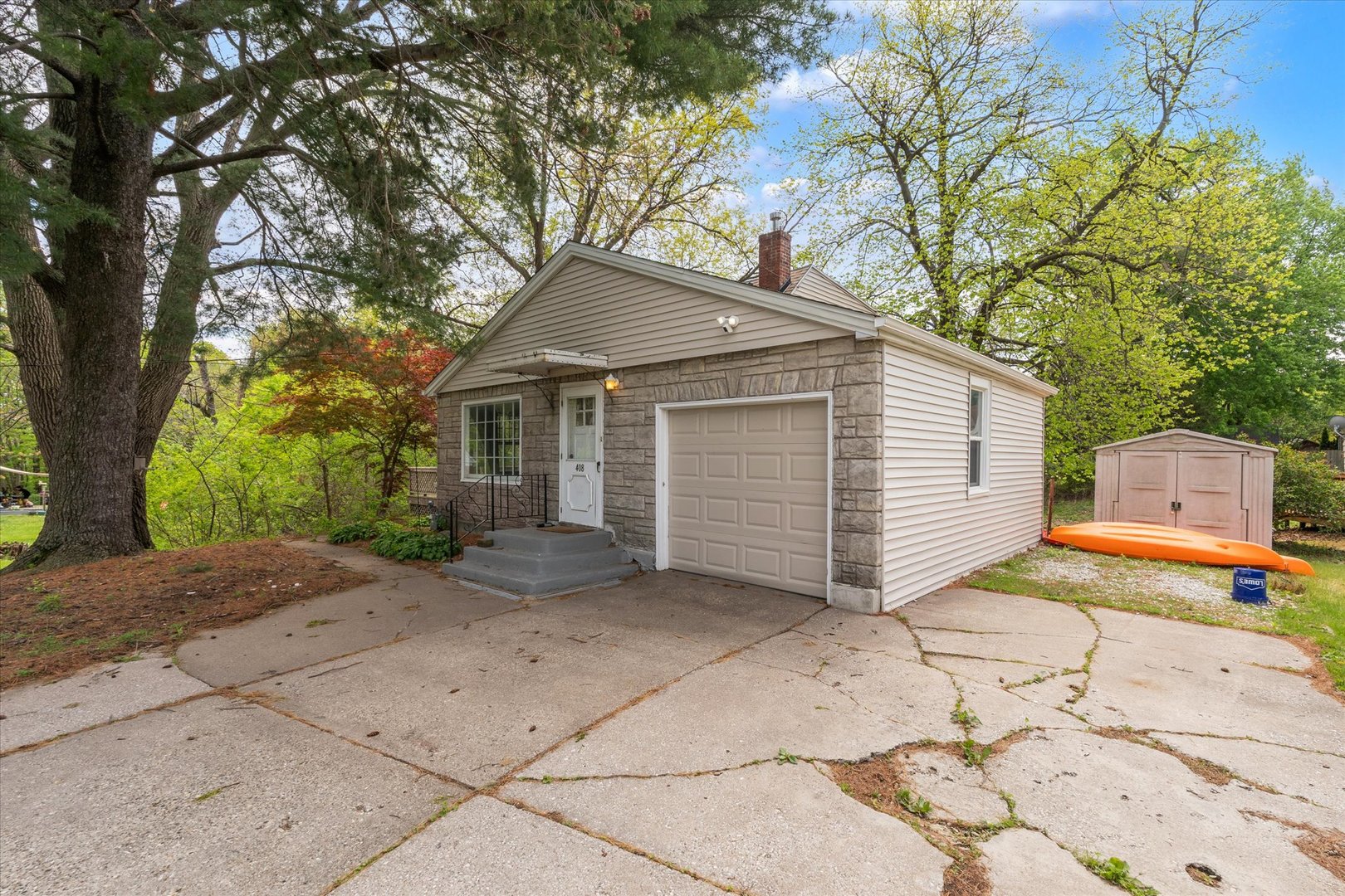 408 32nd Avenue Moline, IL 61265 - Photo 4 of 34