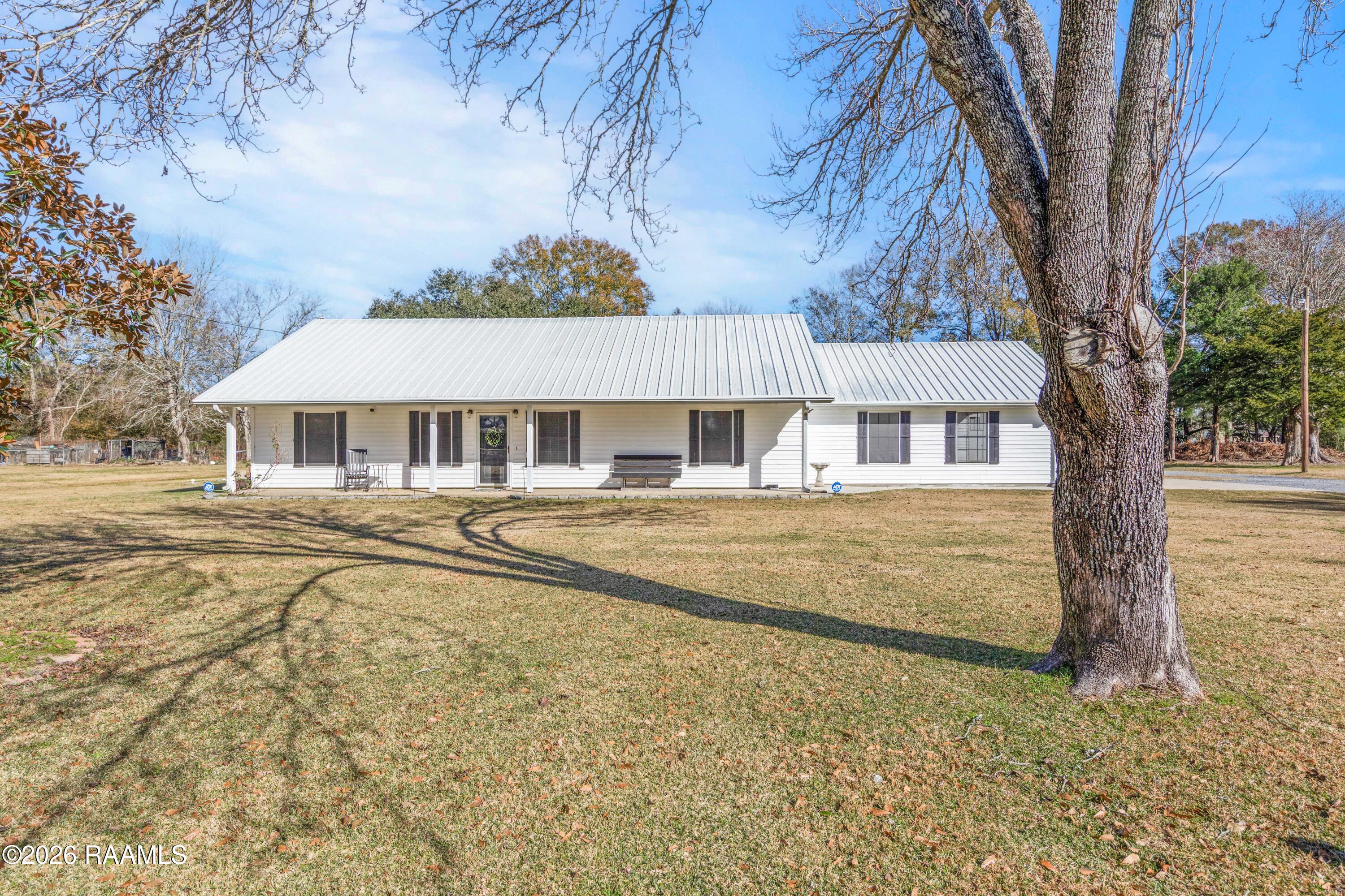 4401 Leonce Theriot Road New Iberia, LA 70560 - Photo 3 of 38 4410LeonceTrahan-4