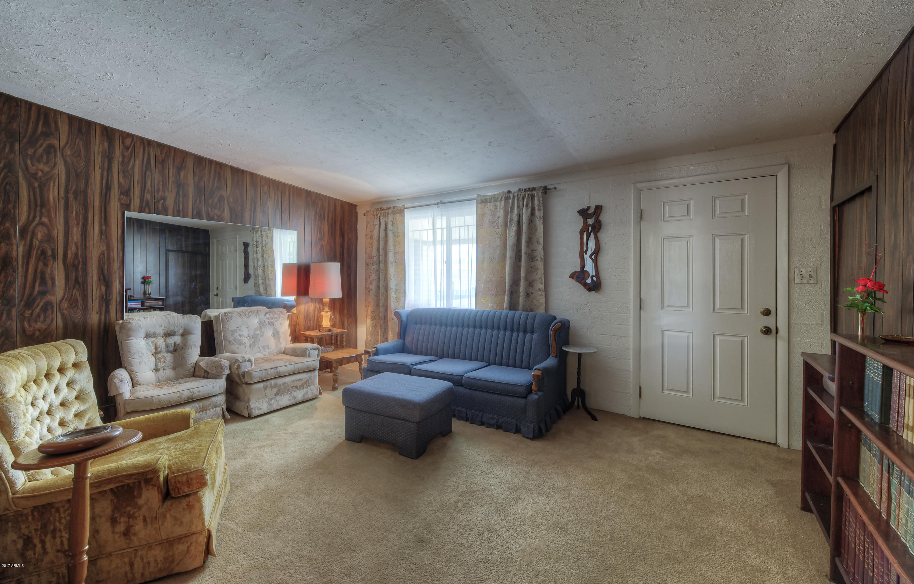 1640 West Roeser Road Phoenix, AZ 85041 - Photo 2 of 14 Living Room