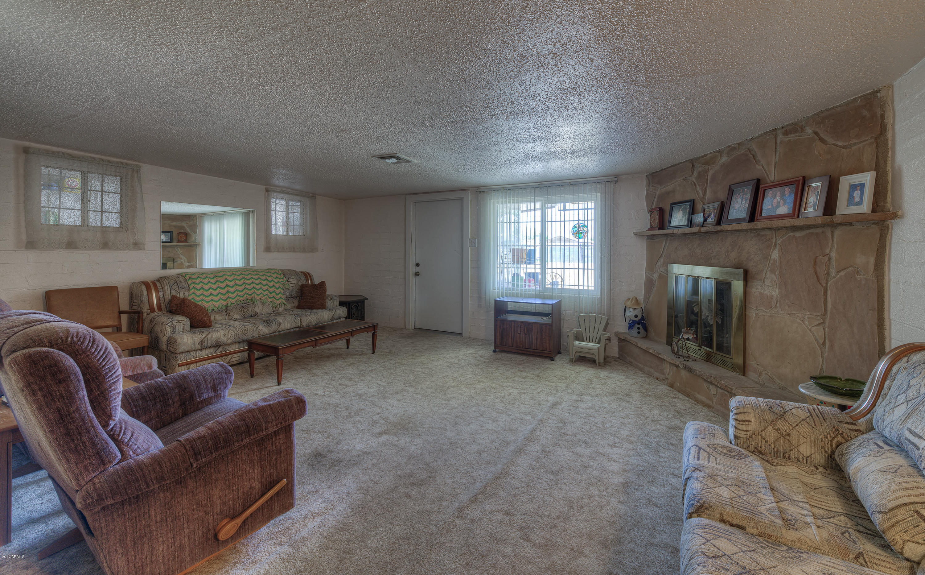 1640 West Roeser Road Phoenix, AZ 85041 - Photo 3 of 14 Family Room