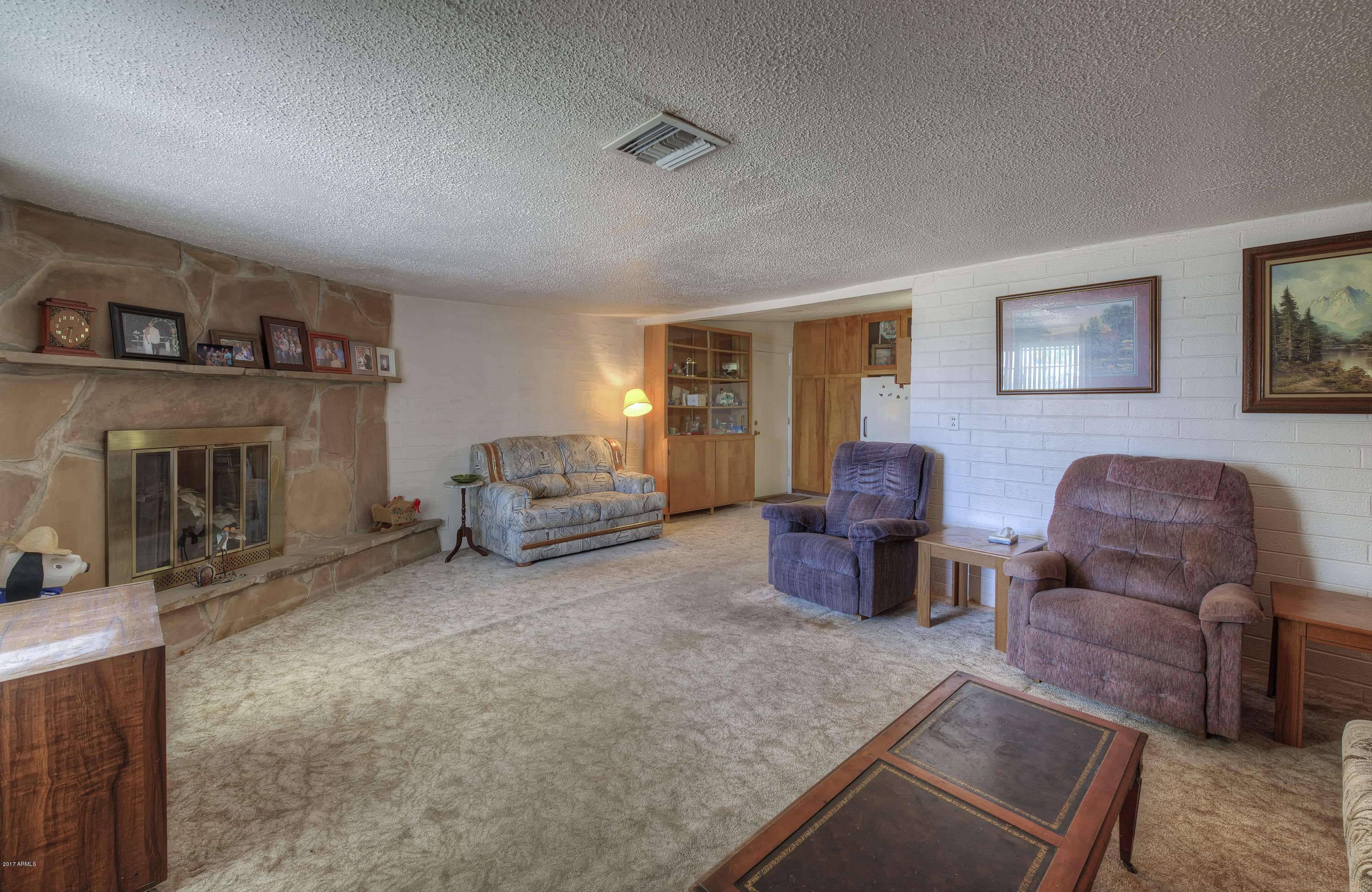 1640 West Roeser Road Phoenix, AZ 85041 - Photo 4 of 14 Family Room to Kitchen