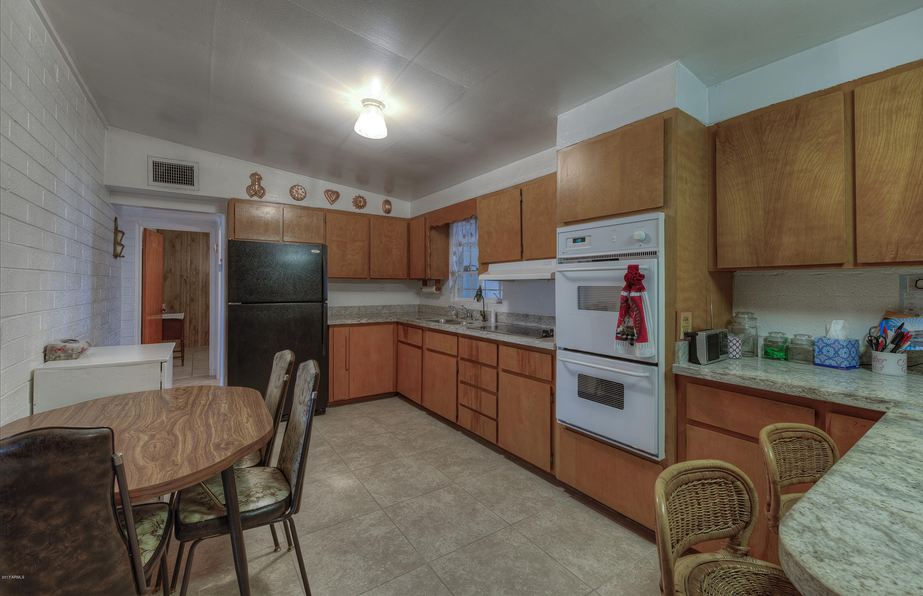 1640 West Roeser Road Phoenix, AZ 85041 - Photo 6 of 14 Kitchen