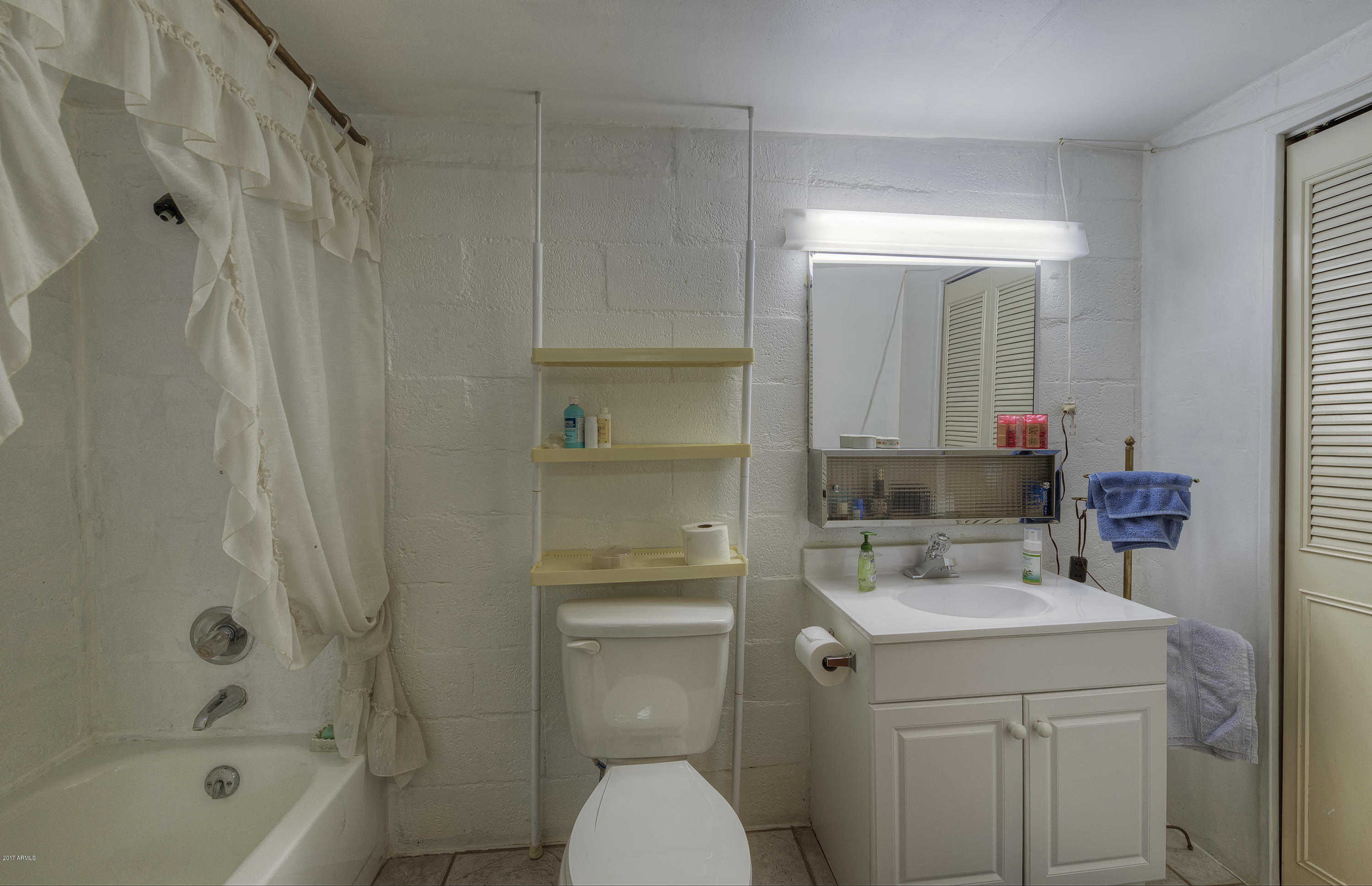 1640 West Roeser Road Phoenix, AZ 85041 - Photo 8 of 14 Master Bathroom