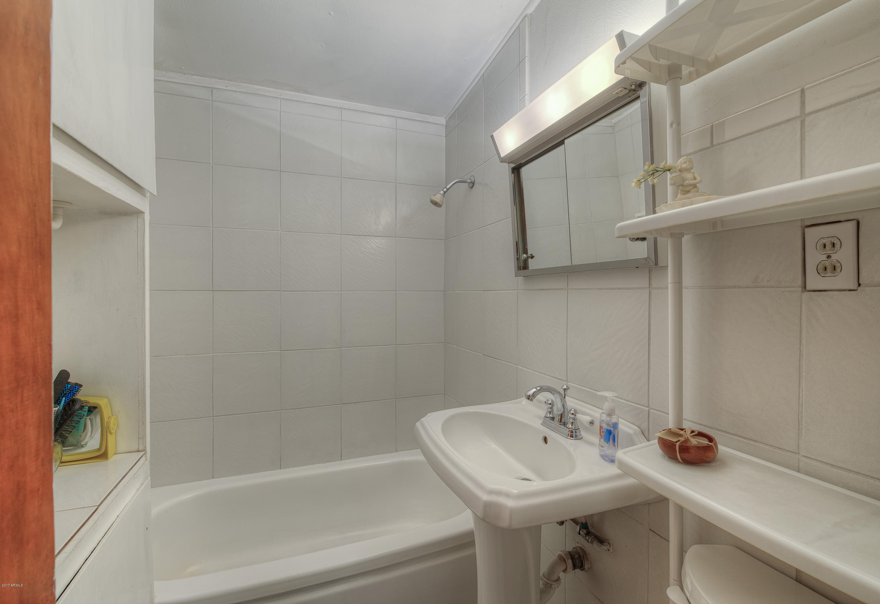 1640 West Roeser Road Phoenix, AZ 85041 - Photo 10 of 14 Second Bathroom