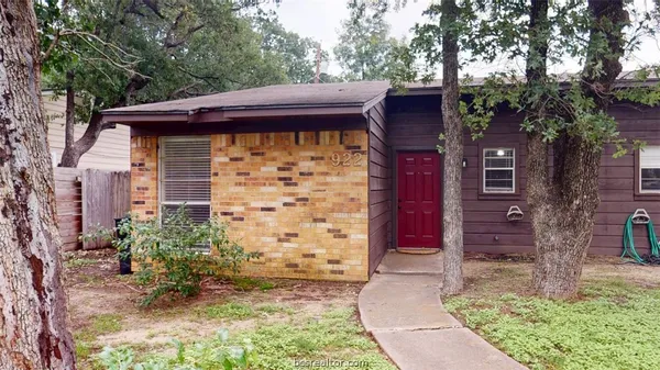 $1,200 | 922 Navarro Drive, College Station, TX 77845
