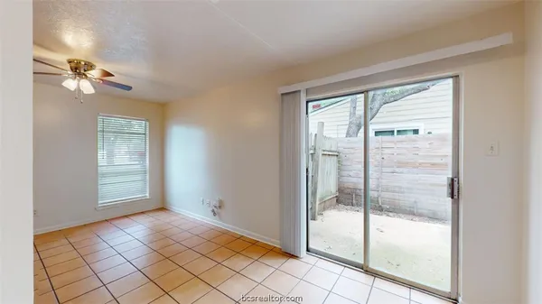 $1,200 | 922 Navarro Drive, College Station, TX 77845