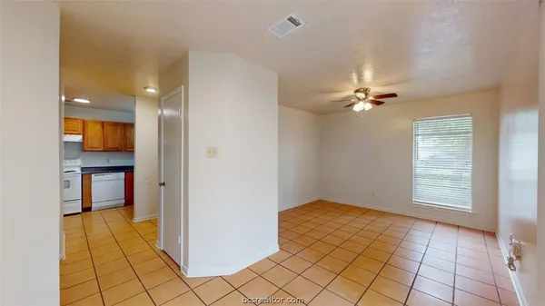 $1,200 | 922 Navarro Drive, College Station, TX 77845
