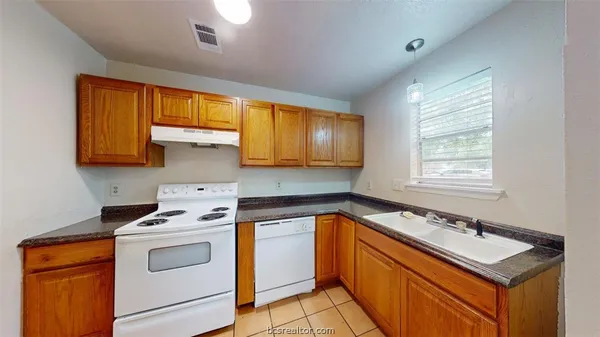$1,200 | 922 Navarro Drive, College Station, TX 77845
