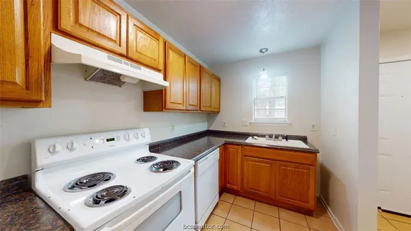 $1,200 | 922 Navarro Drive, College Station, TX 77845