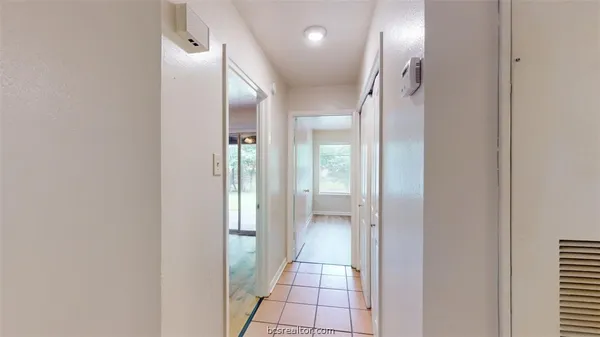 $1,200 | 922 Navarro Drive, College Station, TX 77845