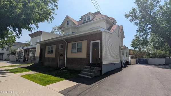 $1,395 | 420 Delaware Avenue, Unit 5, Albany, NY 12209