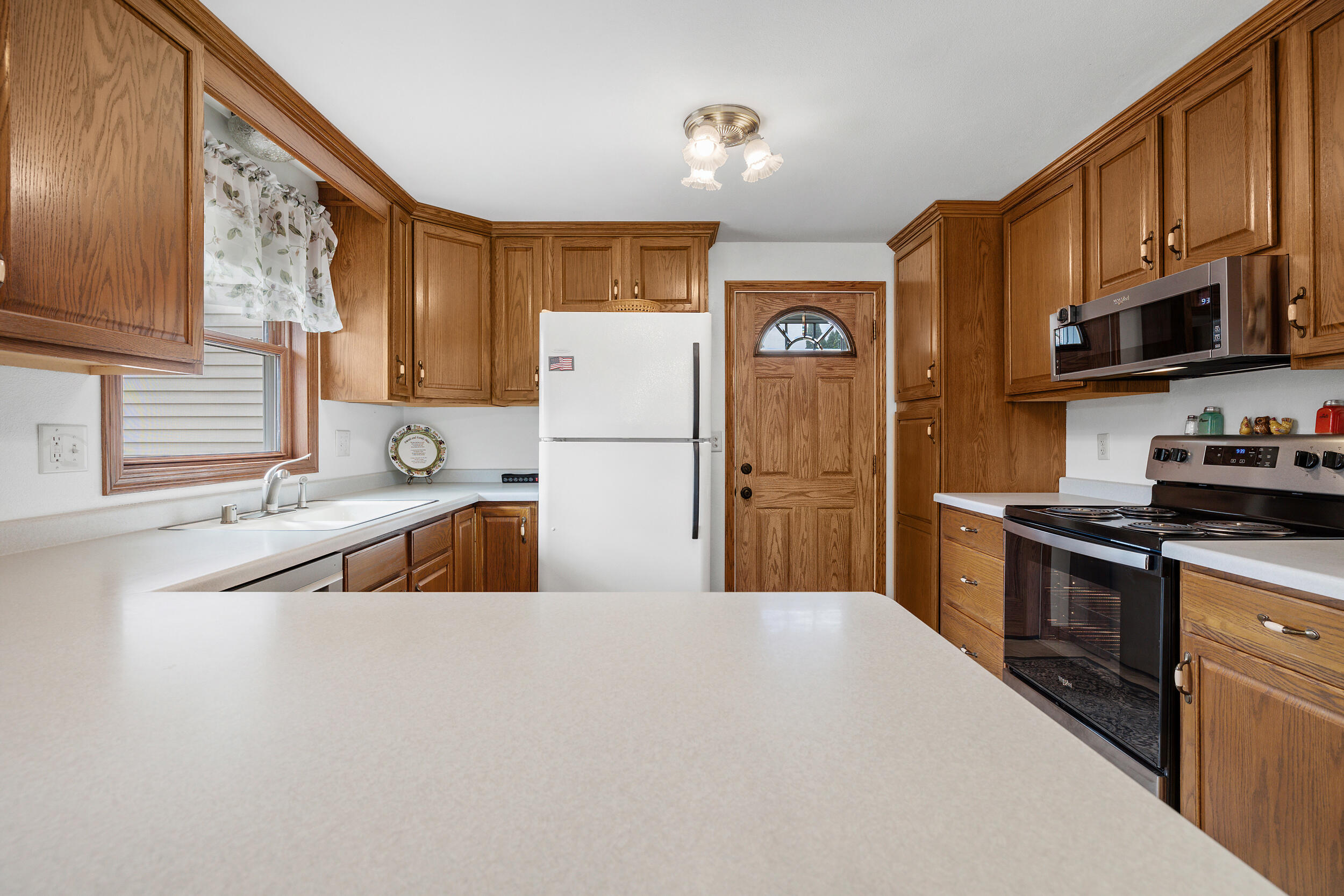 815 Jackson Drive Cleveland, WI 53015 - Photo 2 of 38 Kitchen