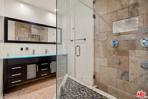 $6,350 | 4530 Bakman Avenue, North Hollywood, CA 91602