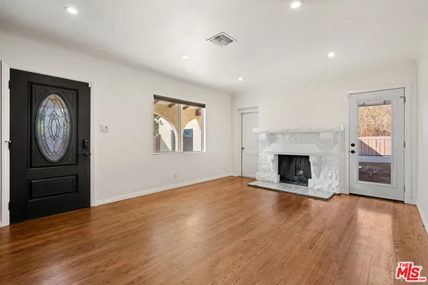 $6,350 | 4530 Bakman Avenue, North Hollywood, CA 91602