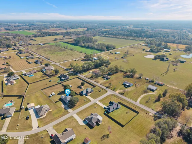 $250,000 | 10 Apache Drive, Picayune, MS 39466