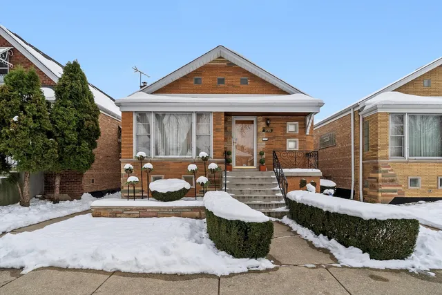 $289,000 | 3915 West 64th Place, Chicago, IL 60629