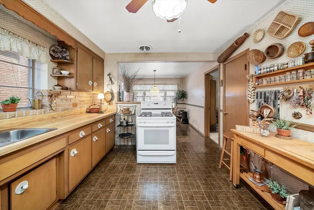 $289,000 | 3915 West 64th Place, Chicago, IL 60629