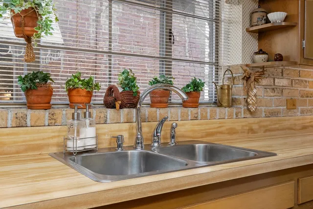 $289,000 | 3915 West 64th Place, Chicago, IL 60629