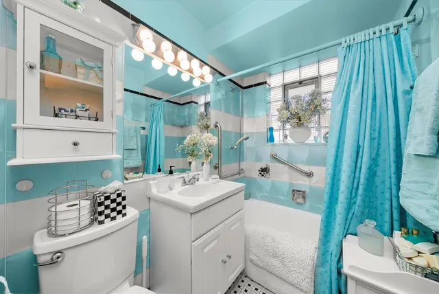 $289,000 | 3915 West 64th Place, Chicago, IL 60629