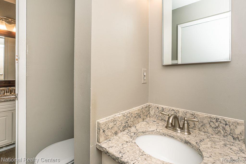 1438 Oakbrook Rochester Hills Rochester, MI 48307 - Photo 21 of 37