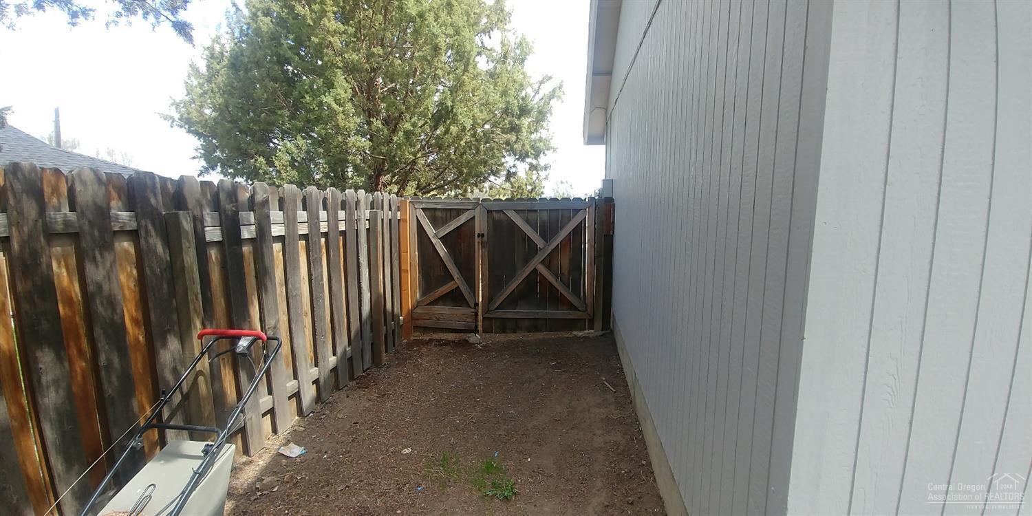 2041 Southwest 33rd Street Redmond, OR 97756 - Photo 17 of 20 Additional Photo