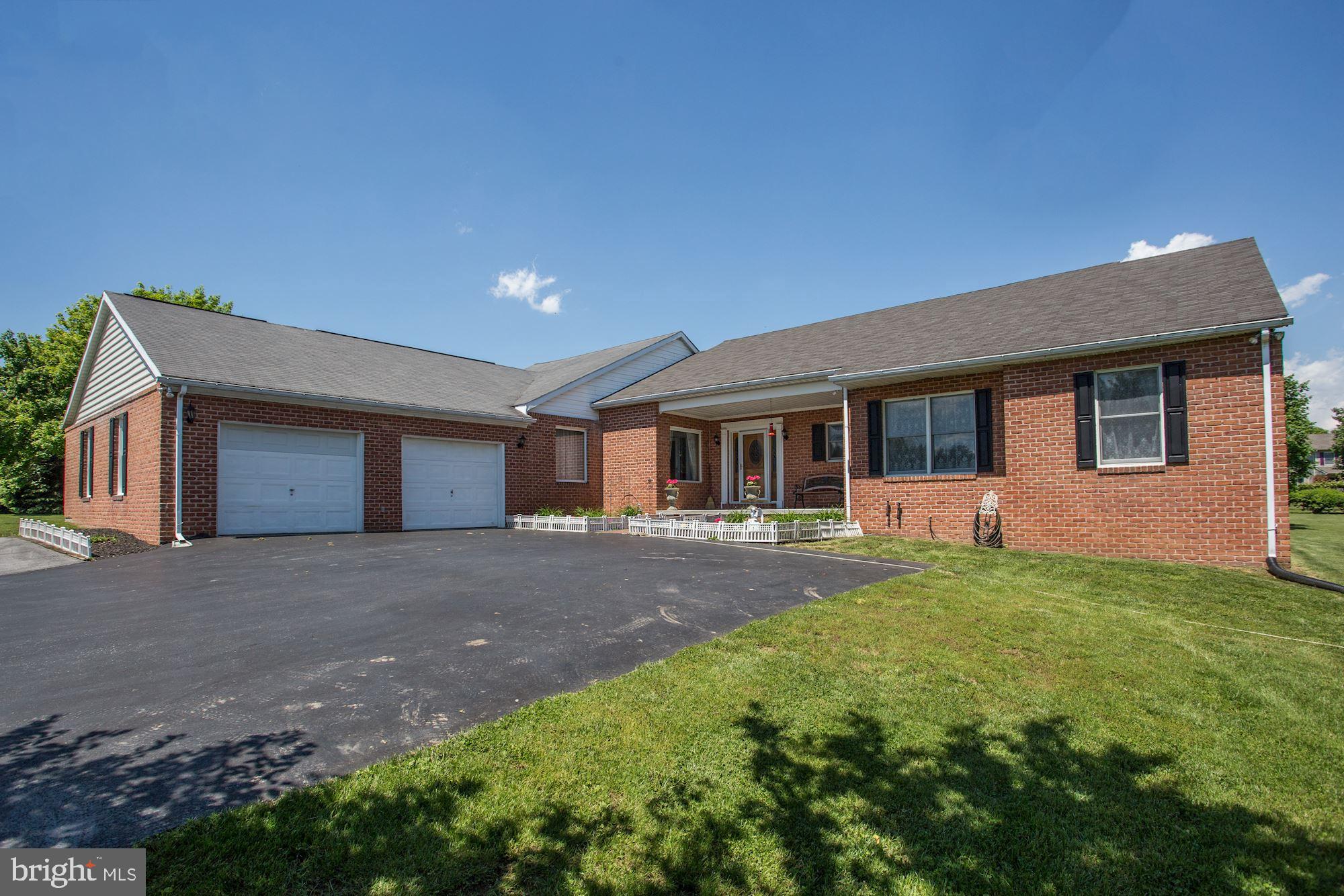 15722 Spade Road Hagerstown, MD 21740 - Photo 3 of 50 Attached 2 Car Garage