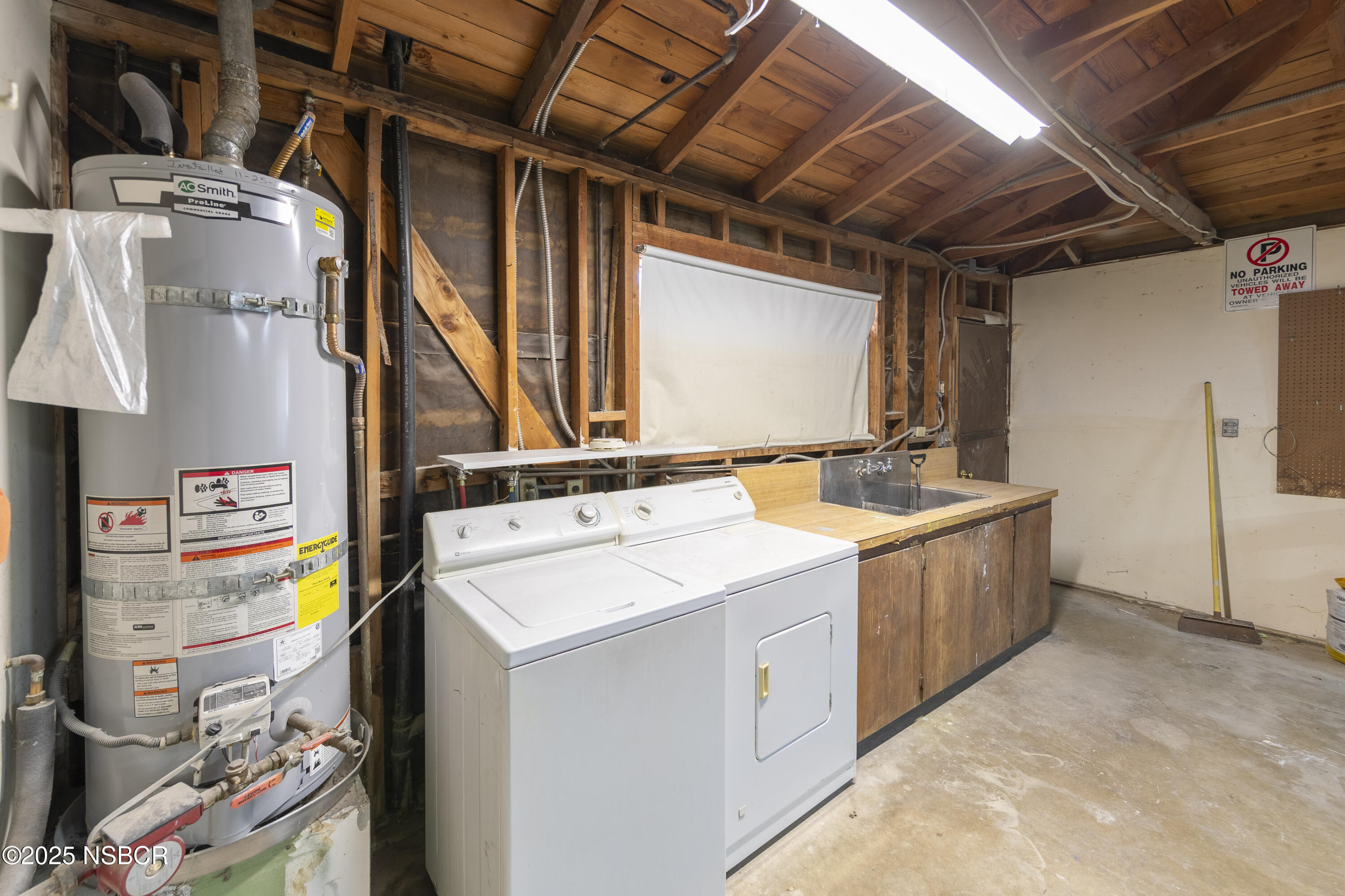 3118 Pellham Drive Lompoc, CA 93436 - Photo 50 of 56 a utility room with dryer and washer