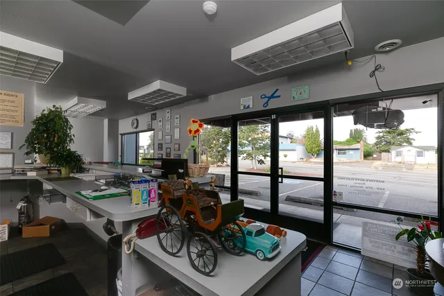 view of livingroom with furniture