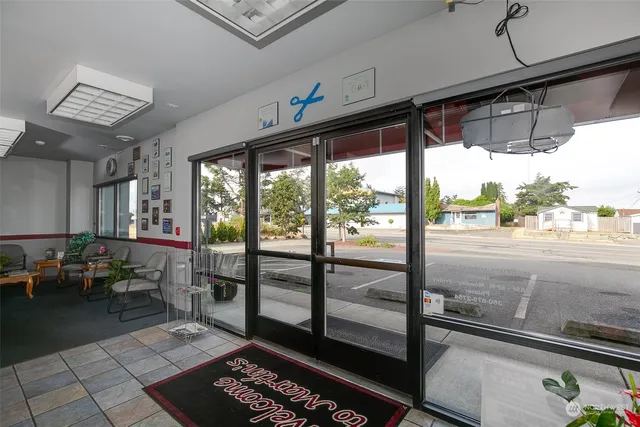 $4,000 | 152 Northeast Midway Boulevard, Oak Harbor, WA 98277