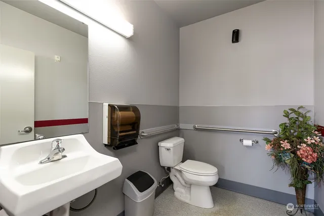 $4,000 | 152 Northeast Midway Boulevard, Oak Harbor, WA 98277