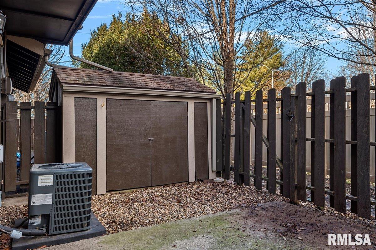43 Redwood Lane Springfield, IL 62704 - Photo 31 of 36