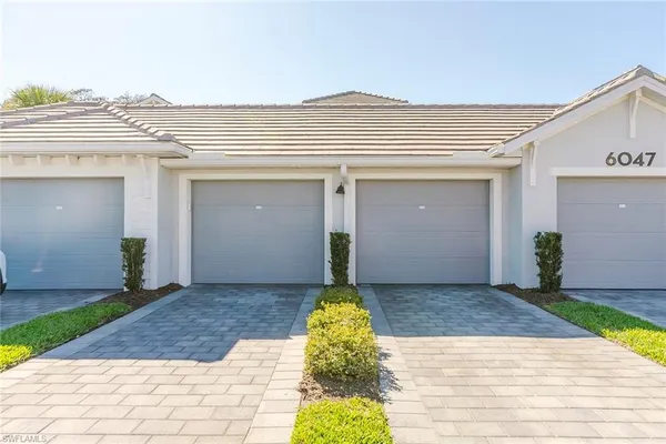 a view of a back yard of the house